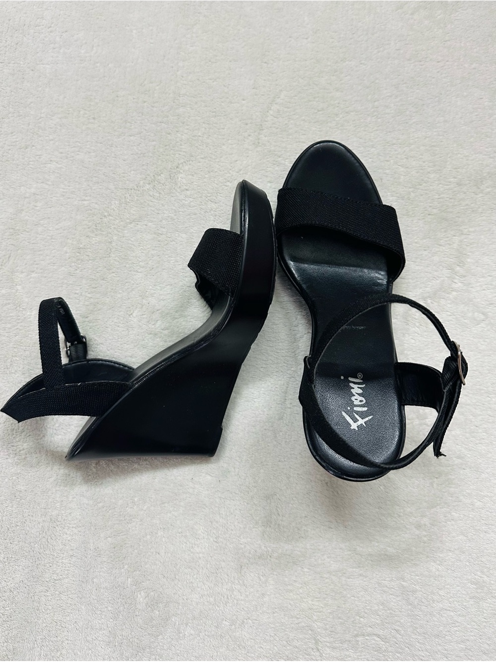 Fioni Platform Sandals Black Size 6 Very Light & Comfortable Excellent Condition